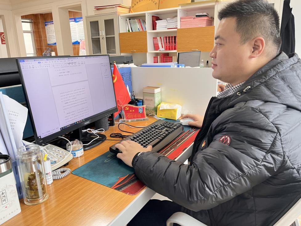 黨建工作樹標桿 疫情防控敢亮劍&mdash;&mdash;新灘投資公司周昊.jpg